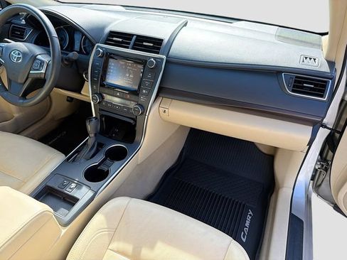 Used 2017 Toyota Camry XLE w/ Moonroof Package FWD image 26