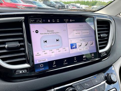 Certified 2023 Chrysler Pacifica Touring-L FWD image 24