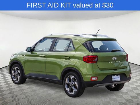 Used 2024 Hyundai Venue SEL FWD image 6