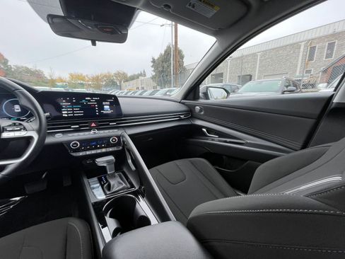 Used 2025 Hyundai Elantra SEL image 33