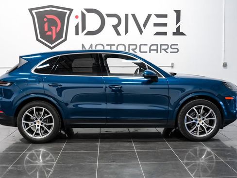 Used 2024 Porsche Cayenne AWD/4WD image 9