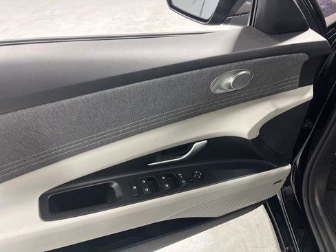 New 2026 Hyundai Elantra Limited FWD image 6