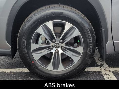 Certified 2026 Toyota Highlander XLE AWD/4WD image 11