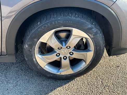 Used 2017 Honda HR-V LX image 39