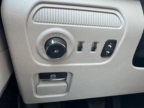Used 2024 Jeep Wagoneer Series II w/ Flexible Seating Group AWD/4WD image 23