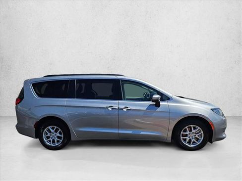 Used 2020 Chrysler Voyager LX w/ Cold Weather Group FWD image 4