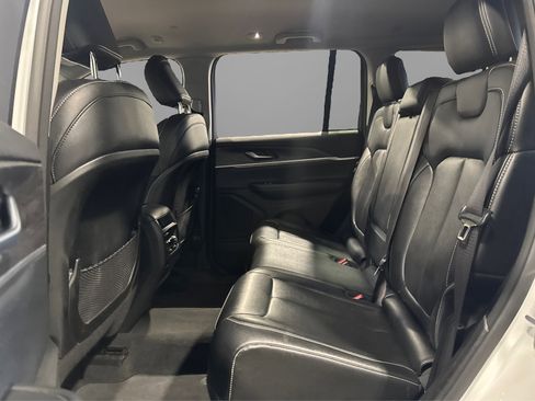 Used 2023 Jeep Grand Cherokee Limited image 37