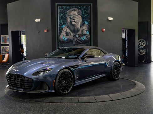 Used 2021 Aston Martin DBS Superleggera Volante image 8
