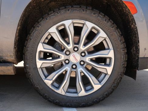 Used 2021 GMC Yukon Denali w/ Denali Premium Package AWD/4WD image 5