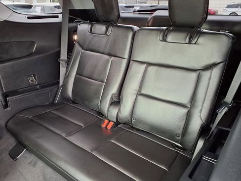 Used 2022 Ford Explorer Limited w/ Equipment Group 301A RWD image 6