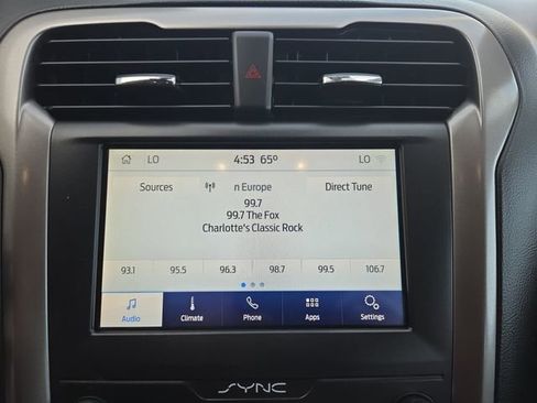 Used 2020 Ford Fusion SE AWD/4WD image 22