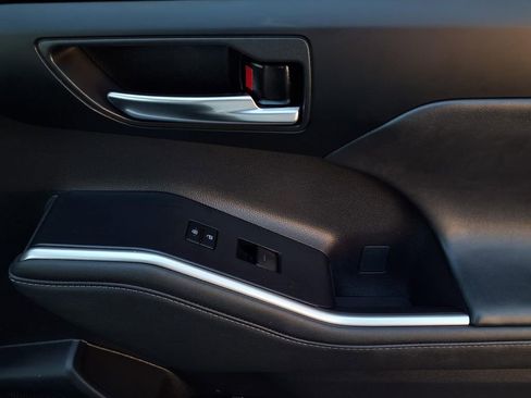 Used 2023 Toyota Highlander XLE image 24