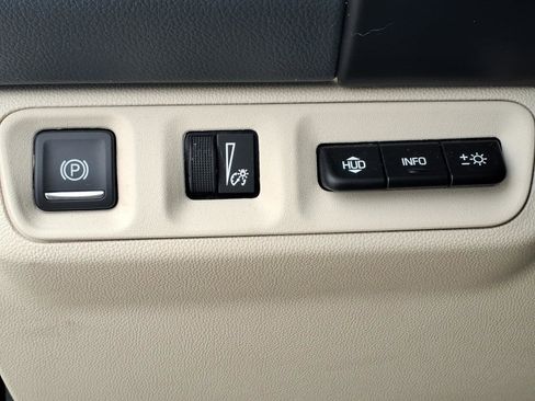 Used 2022 GMC Acadia Denali w/ Denali Ultimate Package FWD image 33