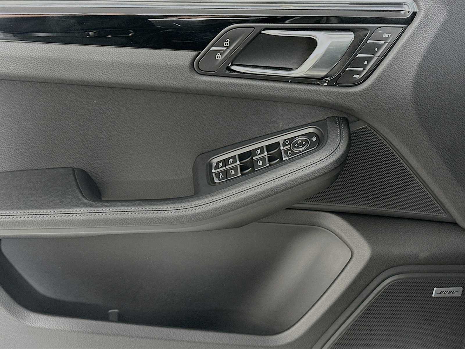 Certified 2026 Porsche Macan AWD/4WD image 11