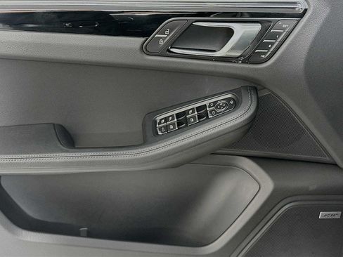 Certified 2026 Porsche Macan AWD/4WD image 11