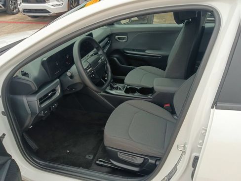 Used 2025 Kia K4 FWD image 4