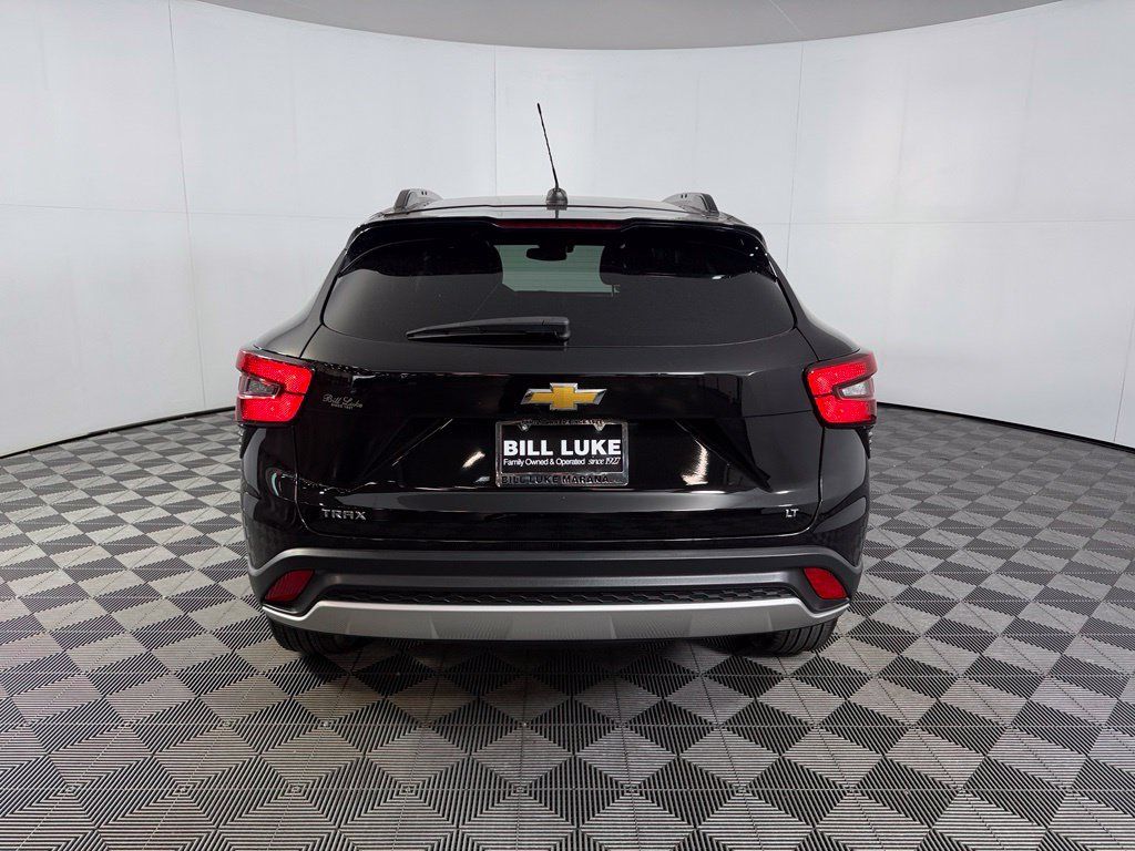 Used 2025 Chevrolet Trax LT FWD image 9