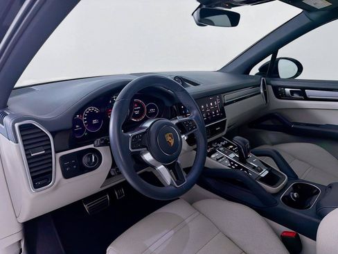 Used 2022 Porsche Cayenne S Platinum AWD/4WD image 4