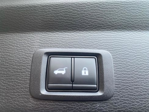 Used 2024 Mitsubishi Outlander AWD image 32