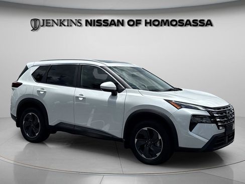 Certified 2024 Nissan Rogue SV w/ SV Premium Package FWD image 2