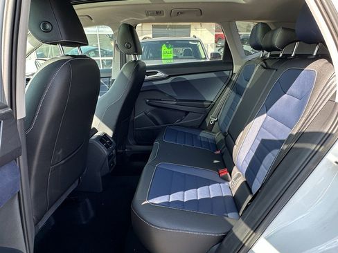 New 2025 Volkswagen Taos SEL image 7