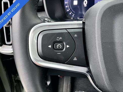Certified 2025 Volvo XC40 B5 Plus AWD/4WD image 26