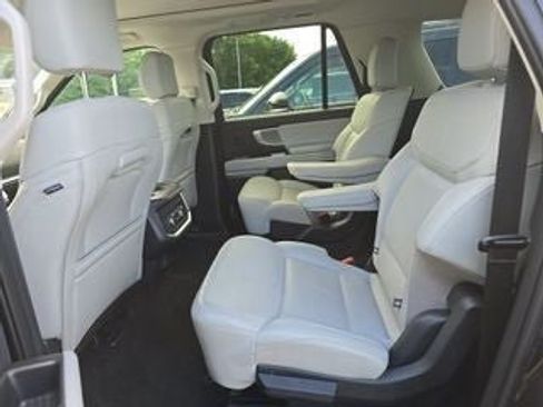 Used 2025 Ford Expedition Max Platinum w/ Driver's Package AWD/4WD image 13