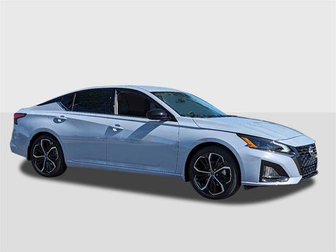 New 2025 Nissan Altima 2.5 SR image 7