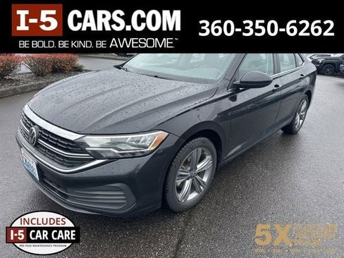 Used 2024 Volkswagen Jetta SE image 1