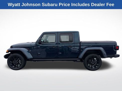 Used 2025 Jeep Gladiator Sport AWD/4WD image 3