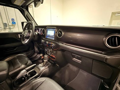Used 2020 Jeep Wrangler Unlimited Sahara AWD/4WD image 29