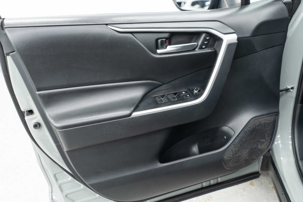 Used 2019 Toyota RAV4 XLE Premium AWD/4WD image 14
