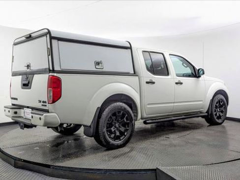 Used 2021 Nissan Frontier SV w/ Midnight Edition Floor Mats AWD/4WD image 8