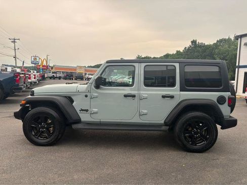 Used 2023 Jeep Wrangler Unlimited Sport AWD/4WD image 3