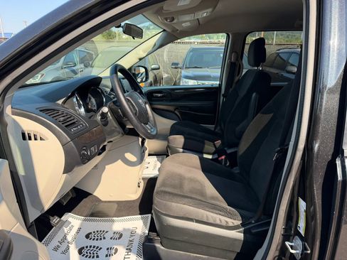 Used 2018 Dodge Grand Caravan SE FWD image 8