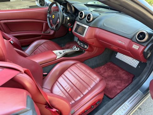 Used 2010 Ferrari California RWD image 35