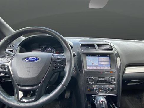 Used 2019 Ford Explorer XLT w/ Equipment Group 202A AWD/4WD image 11