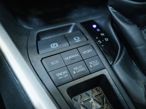 Used 2025 Toyota RAV4 XLE AWD/4WD image 28