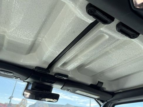 Used 2020 Jeep Gladiator Overland image 29