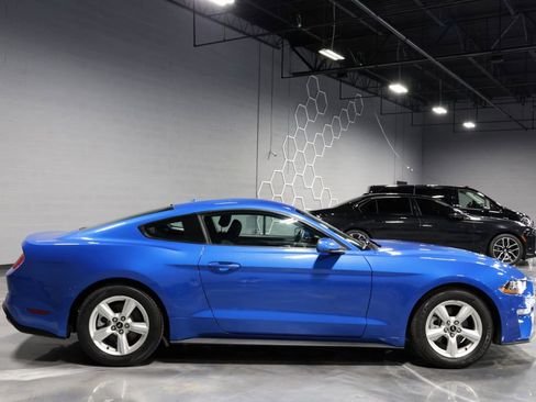 Used 2019 Ford Mustang Coupe RWD image 8