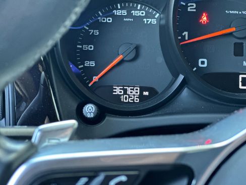 Certified 2021 Porsche Macan image 25