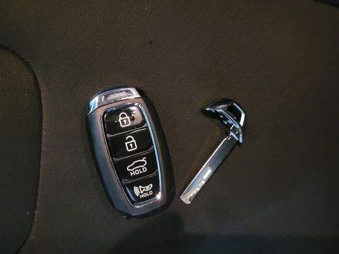 Used 2021 Hyundai Elantra SEL w/ Convenience Package FWD image 32