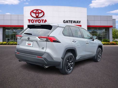 Used 2023 Toyota RAV4 LE AWD/4WD image 5