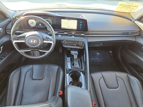 Used 2024 Hyundai Elantra Limited image 12