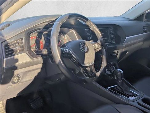 Used 2019 Volkswagen Jetta SE image 9