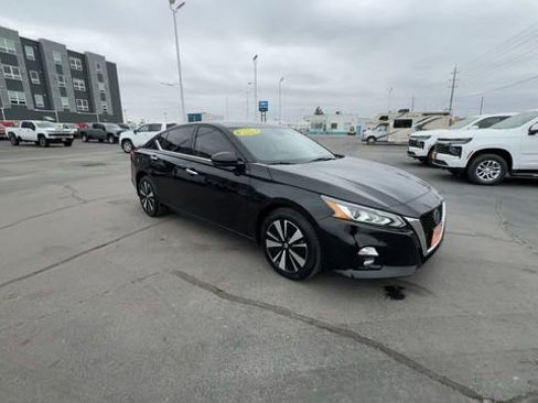 Used 2020 Nissan Altima 2.5 SV image 2