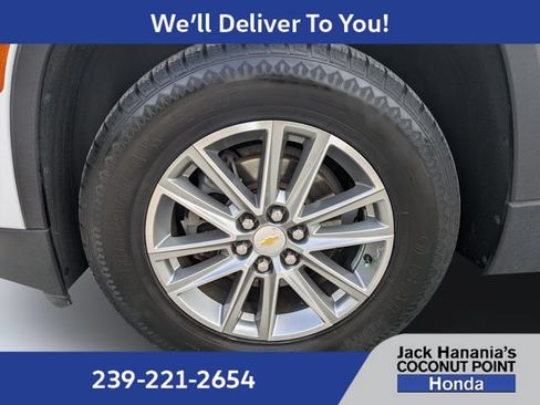 Used 2023 Chevrolet Traverse LT FWD image 10