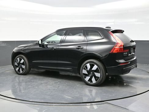 Used 2023 Volvo XC60 T8 Ultimate w/ Climate Package image 4