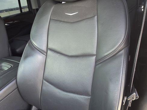 Used 2020 Cadillac Escalade ESV Luxury image 14