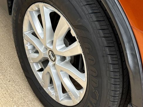 Used 2020 Nissan Rogue SV FWD image 11
